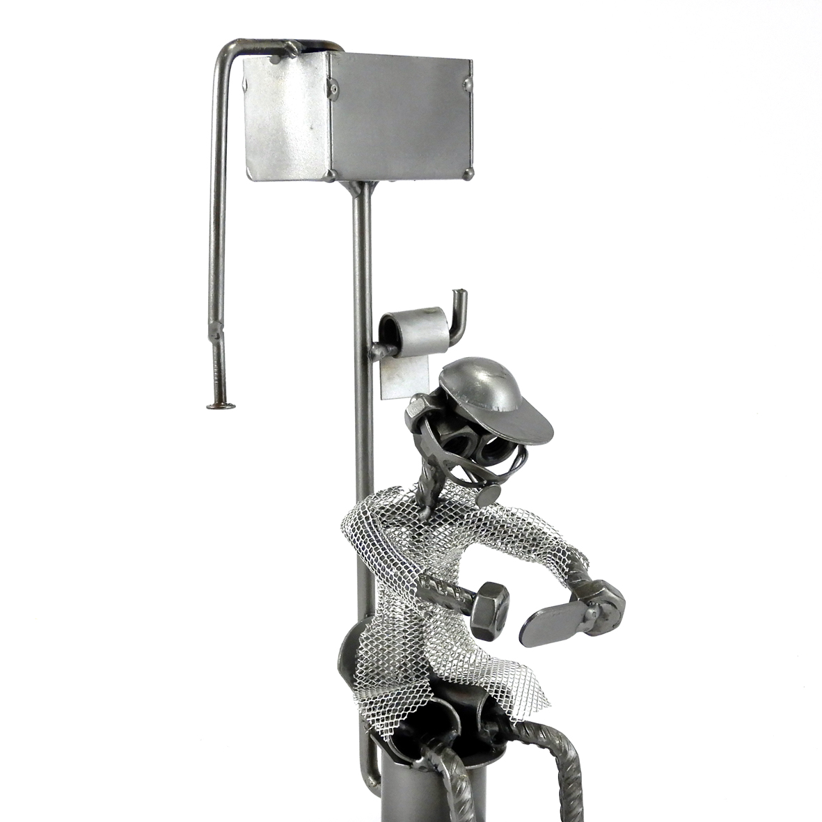 seduto al wc con cellulare