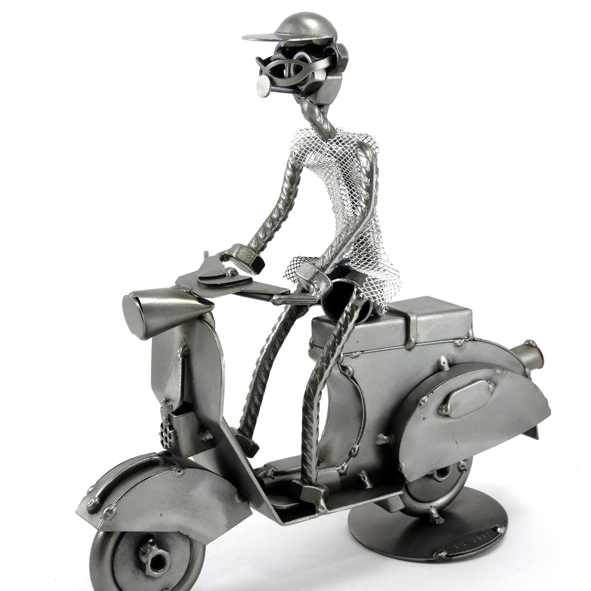 SCULTURA VESPA CON GUIDATORE metal idea.it